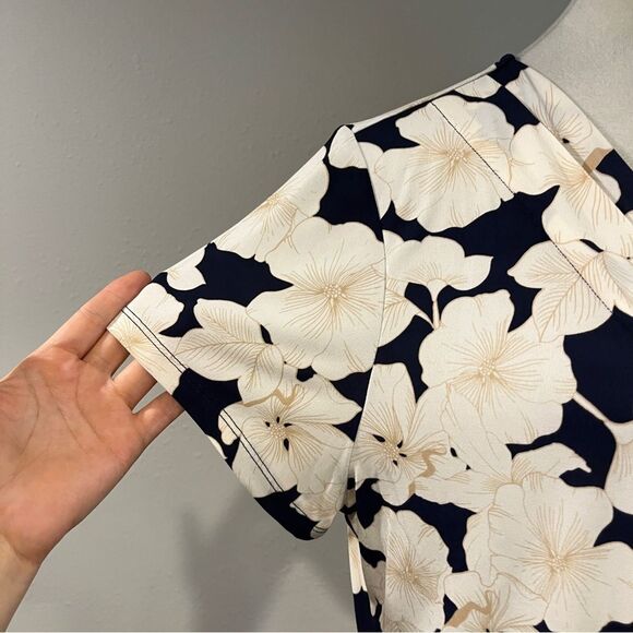 Lane Bryant Floral V-Neck short sleeve Women's Top/blouse size 14/16 - Picture 3 of 12